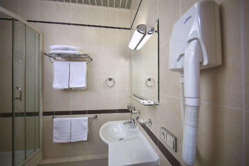 Vonios kambarys apgyvendinimo įstaigoje Platium Spa&Resort