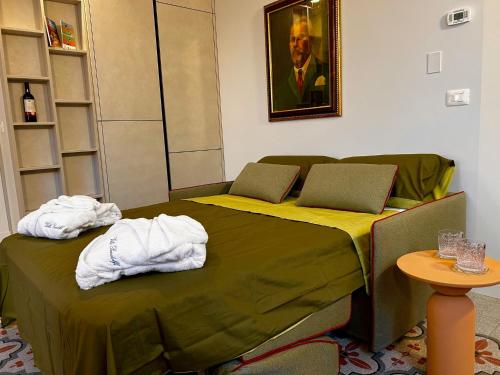 a room with a bed with towels on it at Villa Pandolfi in Pescara