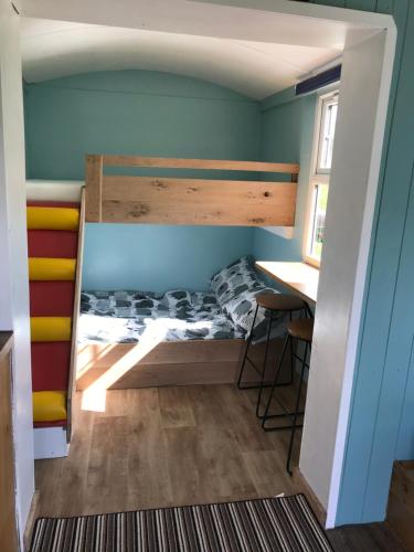 Gallery image of Shepherds Hut (Benny's) in Cullompton