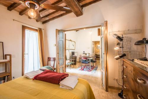 A bed or beds in a room at Il Botteghino