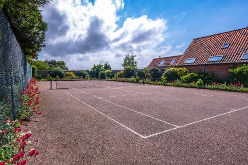 Tenis a/nebo squash v ubytování Meadow View by Big Skies Cottages nebo okolí