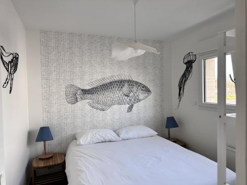 Un pat sau paturi într-o cameră la L'Opale - Le White