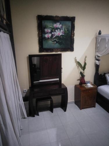 a living room with a television and a table at Maruan Sari in Ubud