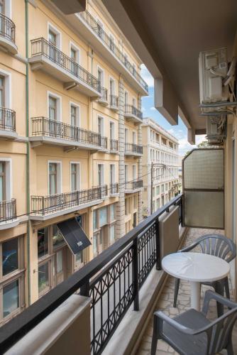 Harbour View 3BR 2BA Apt in Heart of Heraklion Easy Walk to Port, Old Town, Lions Square & Museums #2