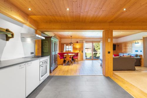 an open kitchen and living room with wooden ceilings at Ferienwohnung im Hubertushof in Feldberg