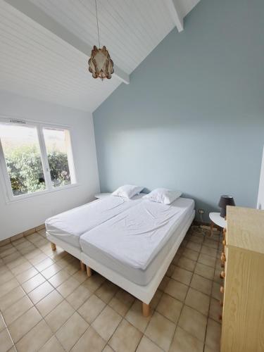 Posteľ alebo postele v izbe v ubytovaní Les Pignes