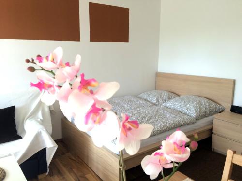 a bedroom with a bed with pink and white flowers at Apartment Sunshine in Regensburg