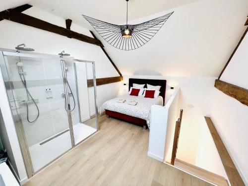 Ένα ή περισσότερα κρεβάτια σε δωμάτιο στο Nos 3 spas de bourgogne (3minutes de Beaune)