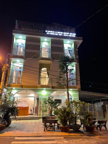 a building with benches in front of it at night at Homestay Hoài Tâm Phan Thiết in Phan Thiet