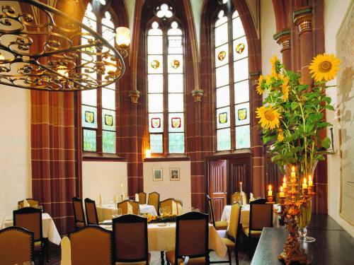 Een restaurant of ander eetgelegenheid bij Boutiquehotel Kloster Pfalzel