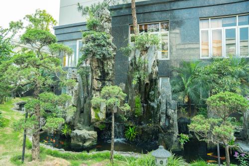 Hòa Nam Hotelにある庭