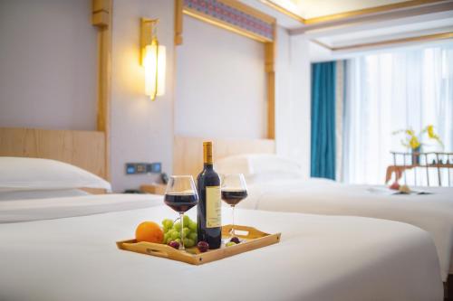 Uma cama ou camas num quarto em Xiangxi's Lovely - Yangyun Hotel