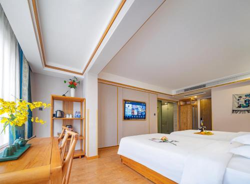 Uma televisão e/ou sistema de entretenimento em Xiangxi's Lovely - Yangyun Hotel