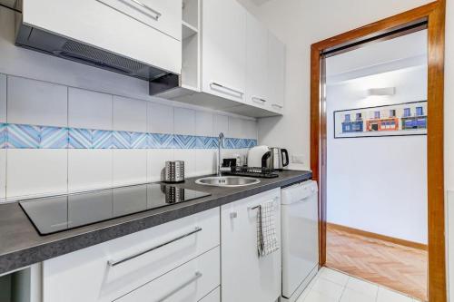 Luminous Apartment few steps from Piazza Navona
