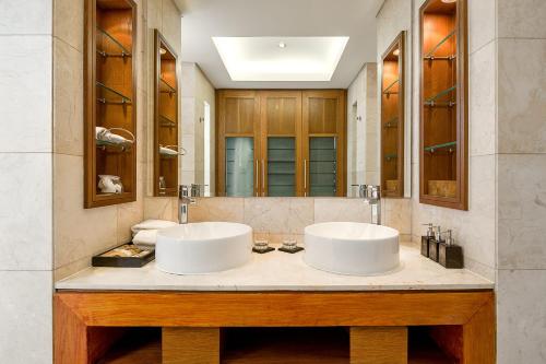 a bathroom with two sinks and a large mirror at Ocean Sunny Villas Da Nang in Da Nang