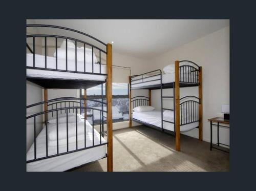 Krevet ili kreveti na kat u jedinici u objektu IceBreaker - Mount Hotham