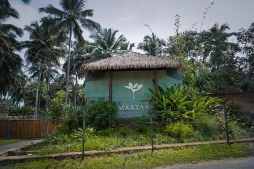 Ein Garten an der Unterkunft Maayaa riverside villa by KPM Tripenta