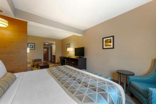 a hotel room with a bed and a couch at Best Western Plus Miami Executive Airport Hotel and Suites in Kendall