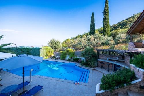 Pool sea view holiday home close to the beach