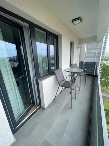 Ein Balkon oder eine Terrasse in der Unterkunft Nivas Apartments-Palace of Culture