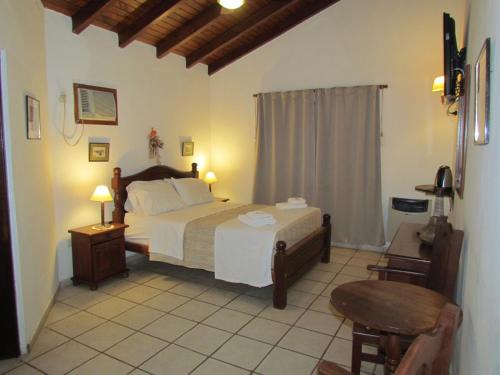 A bed or beds in a room at La Posada de Akasha