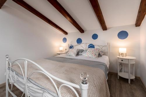 Relax in 2 bedroom app in old town w/AC and WIFI photo 2