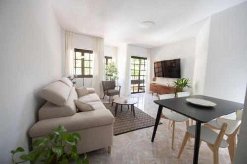 Comfortable Centric Apartment Steps from the Beach