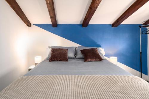 Relax in 2 bedroom app in old town w/AC and WIFI