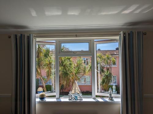 Gallery image of New Esplanade Court Beachfront One bedroom Apartment with Free parking and Seasonal Swimming pool in Paignton