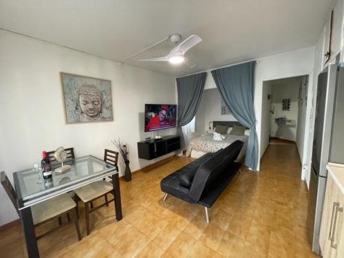 Televízia a/alebo spoločenská miestnosť v ubytovaní APARTAMENTO VACACIONAL