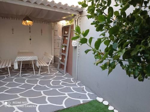 En terrasse eller udendørsområde på Semeli House