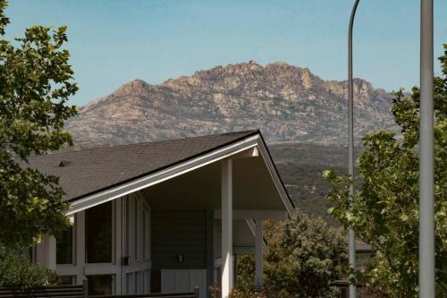 a house with a mountain in the background at Casa Nunki in Guadalix de la Sierra