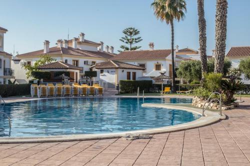 Bazén v ubytovaní Apartamento Soleado Vera Costa, 200 m de la playa alebo v jeho blízkosti
