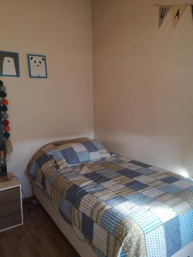 Una cama o camas en una habitación de Valen House