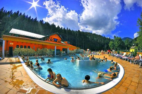 Bazén v ubytování Apartmán Bešeň 305 nebo v jeho okolí