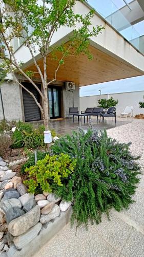 Κήπος έξω από το Chalet con piscina y jardín, no fumadores ni fiestas