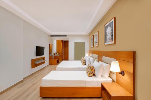 Postel nebo postele na pokoji v ubytování Lemon Tree Hotel Agra