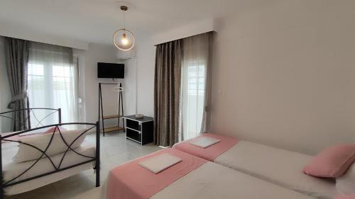 Postel nebo postele na pokoji v ubytování First line apartment