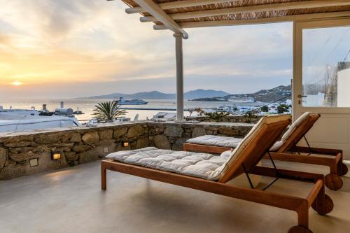 Supreme Mykonos Town House with Views & Pool & Parking