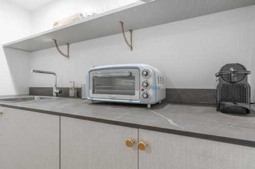 a toaster oven sitting on top of a kitchen counter at Duomo Smart Suites in Milan