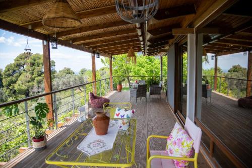 Μπαλκόνι ή βεράντα στο Calypso Villa with Jacuzzi Pool & Sea View
