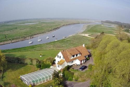 Maison avec piscine au milieu de la Baie d'Authie