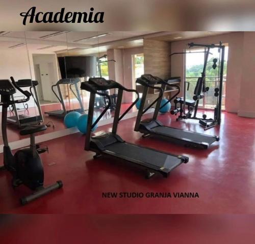 Het fitnesscentrum en/of fitnessfaciliteiten van Studio Completo Cotia Granja Vianna 417