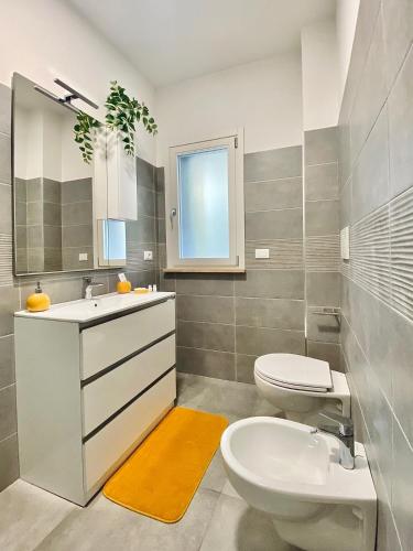a bathroom with a toilet and a sink at Cava Home - Castelli Apartments in Marino