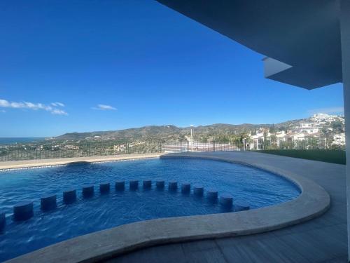 a swimming pool with a view of the beach at Alpen 1 Tossablanca in Peñíscola