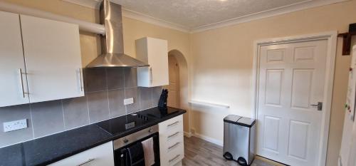 Η κουζίνα ή μικρή κουζίνα στο VH, 4 BR House, Upwell, Wisbech