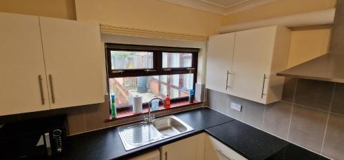 Η κουζίνα ή μικρή κουζίνα στο VH, 4 BR House, Upwell, Wisbech