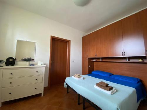 a bedroom with a bed and a dresser and a mirror at Casa Gaia in Avola