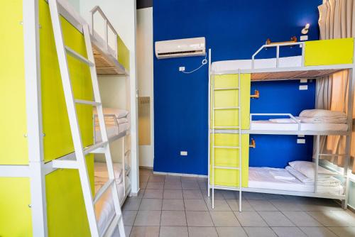 Postel nebo postele na pokoji v ubytování Abraham Tel Aviv