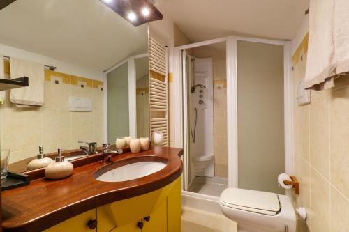 a bathroom with a sink and a toilet at Residenza Ticino in Verbania